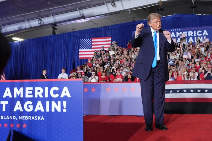 Trump makes a fashion statement with more affordable Jos. A. Bank suit