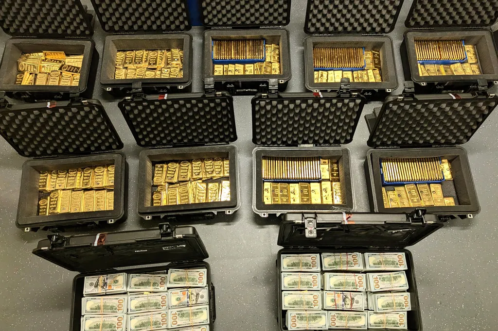 Ex-CIA official admits to $194 million fraud scheme involving gold bars