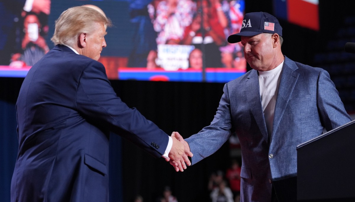 Trump to award Medal of Freedom to former pitcher Roger Clemens