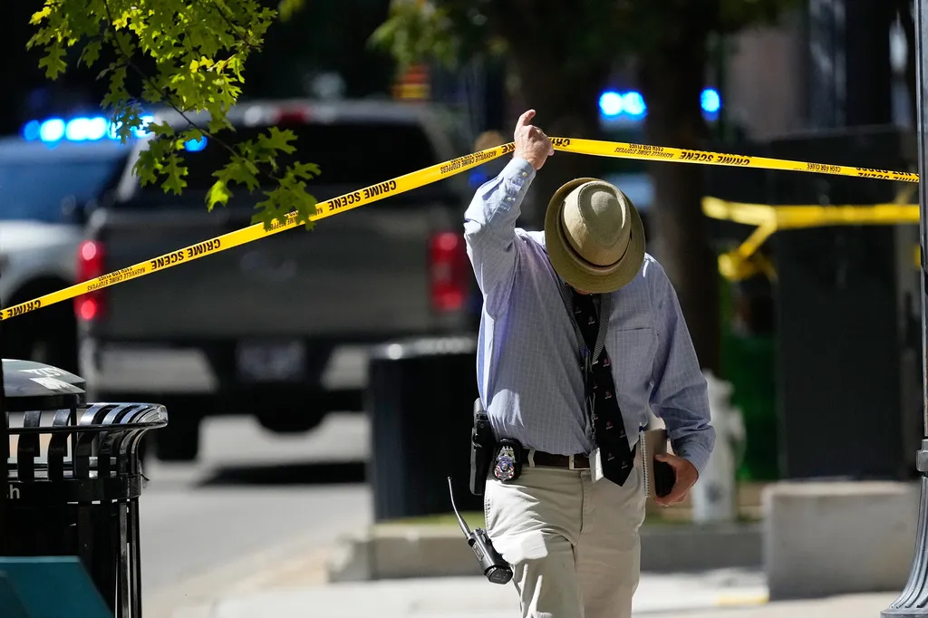 Armed man killed by security after entering federal courthouse in Nashville