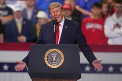 Trump reveals plans for submarine repair center in Cleveland at Ohio rally