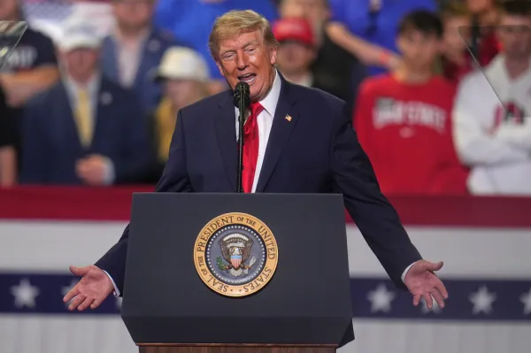 Trump reveals plans for submarine repair center in Cleveland at Ohio rally