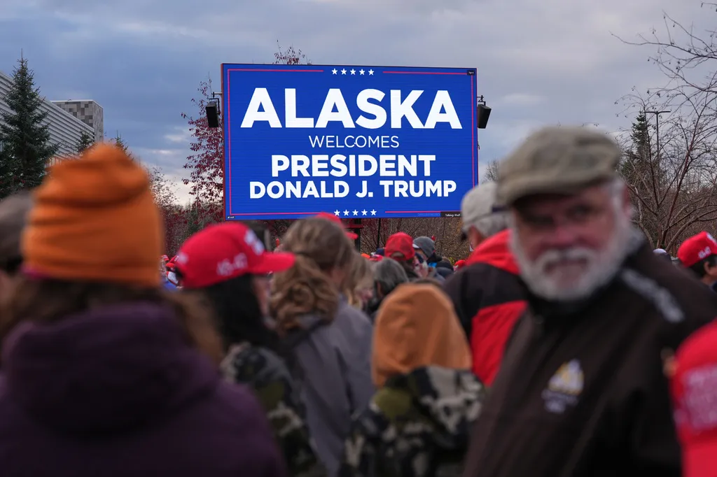 Follow the Washington Examiner’s live coverage of a crowded debate night and Trump rallying in Alaska