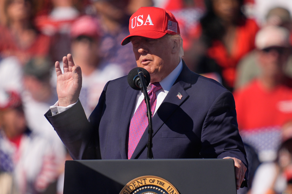 Trump says government ‘leakers should be shot’