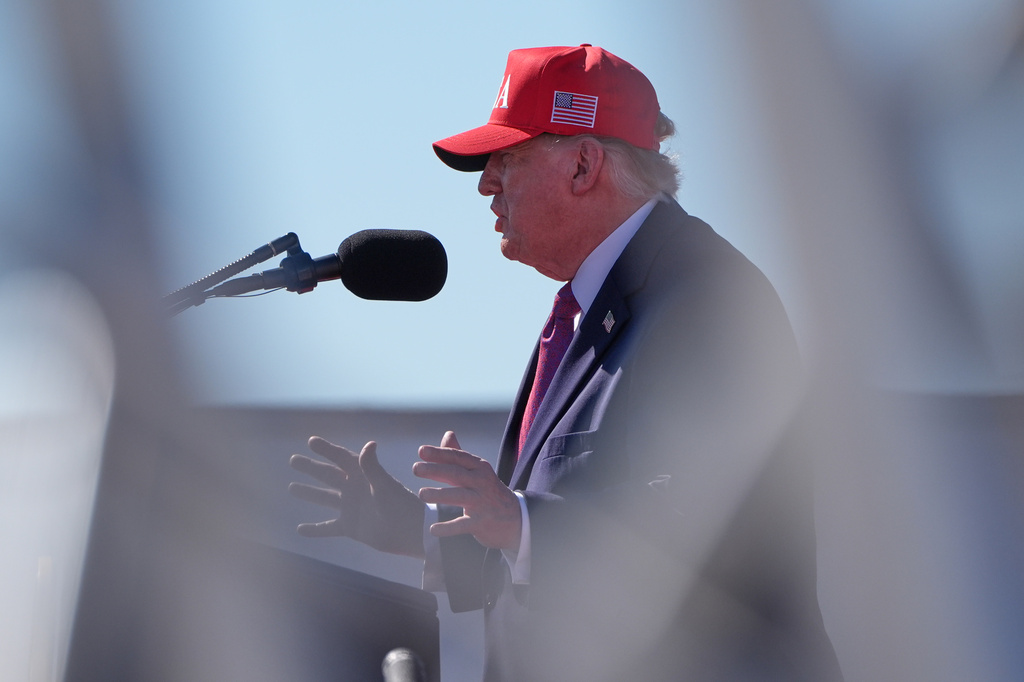 Trump asks Arizonans to vote in honor of Charlie Kirk: ‘Let’s have a big victory’
