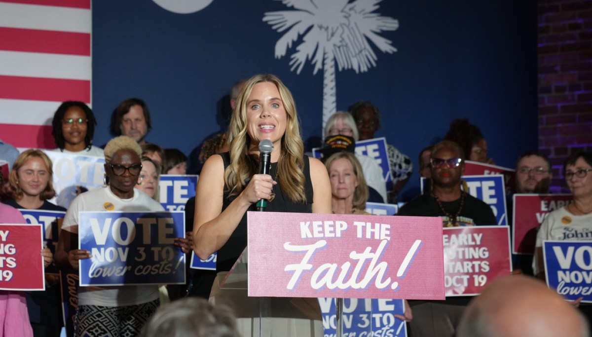Many of Annie Andrews’s supposed Republican backers have history of supporting Democrats