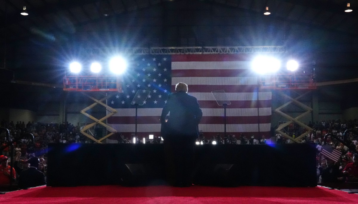 WATCH LIVE: Trump holds midterm rally in Florida with Byron Donalds