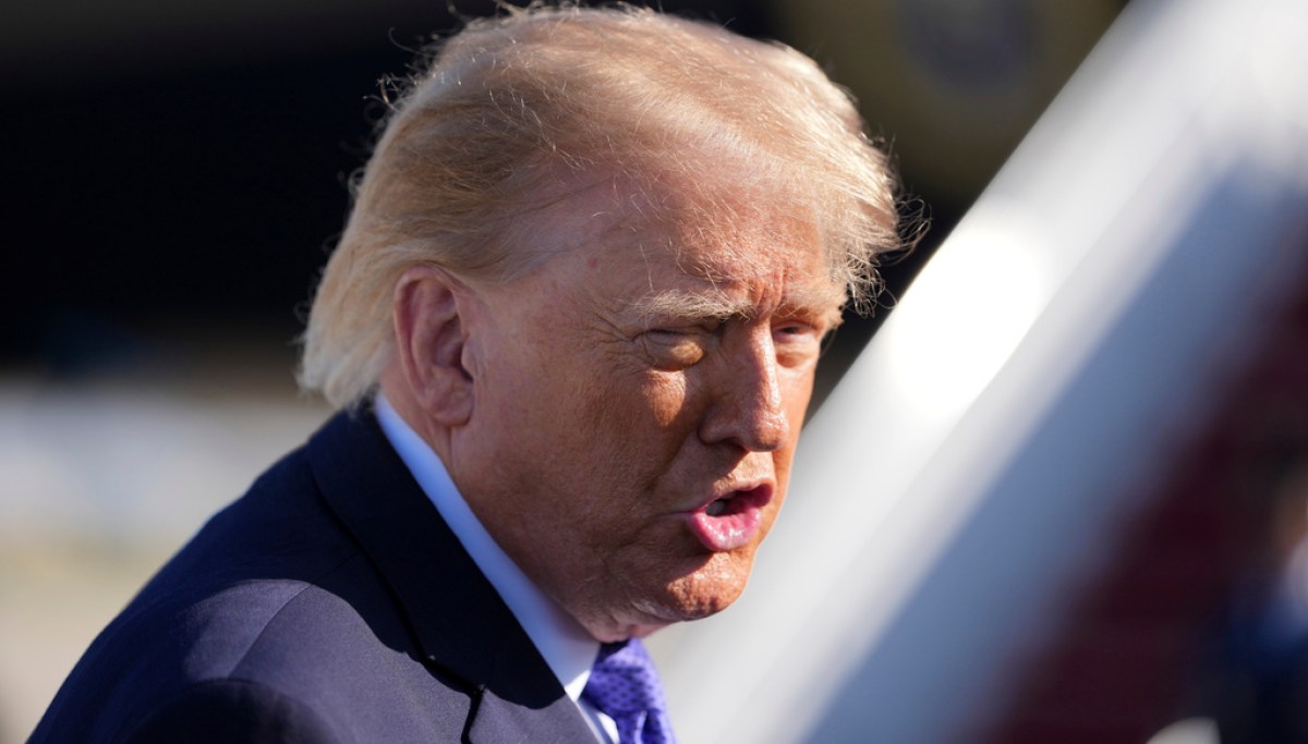 Trump warns Democrats against impeaching Pete Hegseth if they win the House