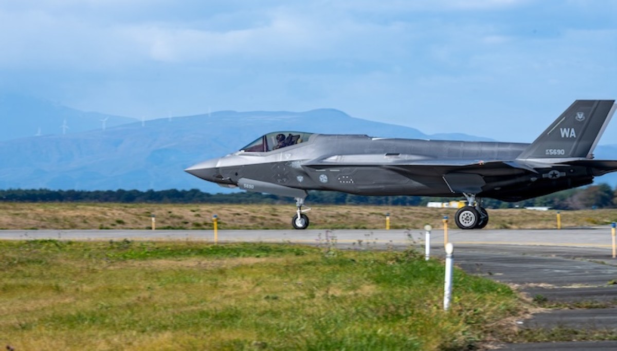 Pentagon and Lockheed Martin finalize framework for 10-year deal for 850 F-35 aircraft