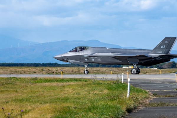 Pentagon and Lockheed Martin finalize framework for 10-year deal for 850 F-35 aircraft