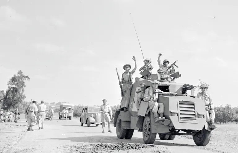 Israeli troops enter the Arab city of Ramleh during Israel’s War of Independence, July 25, 1948. (Bettmann/Getty Images)
