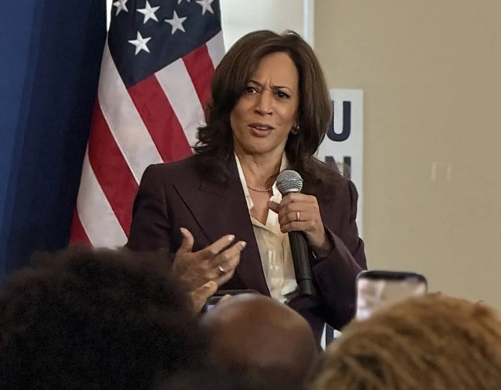 Former Vice President Kamala Harris rallies Democratic voters and volunteers at a private gathering in Macon, Georgia, on Thursday, Oct. 29, 2026. (Anna Giaritelli / Washington Examiner)