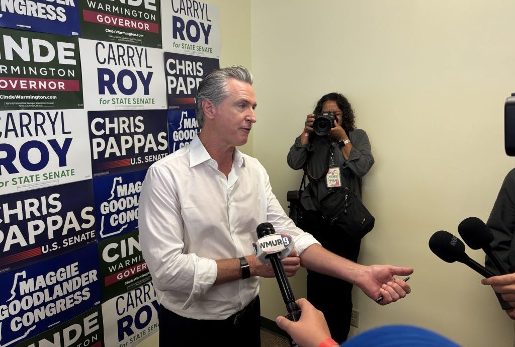Gov. Gavin Newsom (D-CA) speaks at a campaign event in Nashua, New Hampshire. (David Sivak/Washington Examiner)