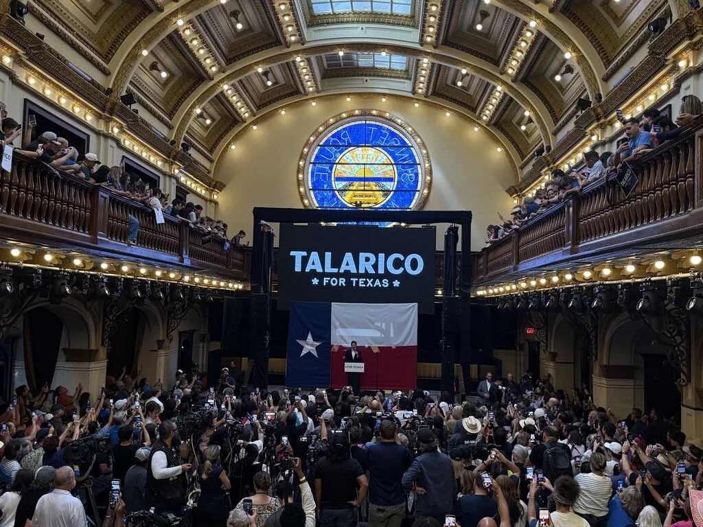 Over 1,000 Talarico supporters attend San Antonio rally