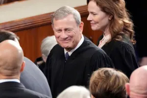Chief Justice John Roberts gives FCC temporary win in fight over favorable campaign ad rate rules