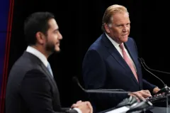 Increasingly insulated Democrats struggle in debates