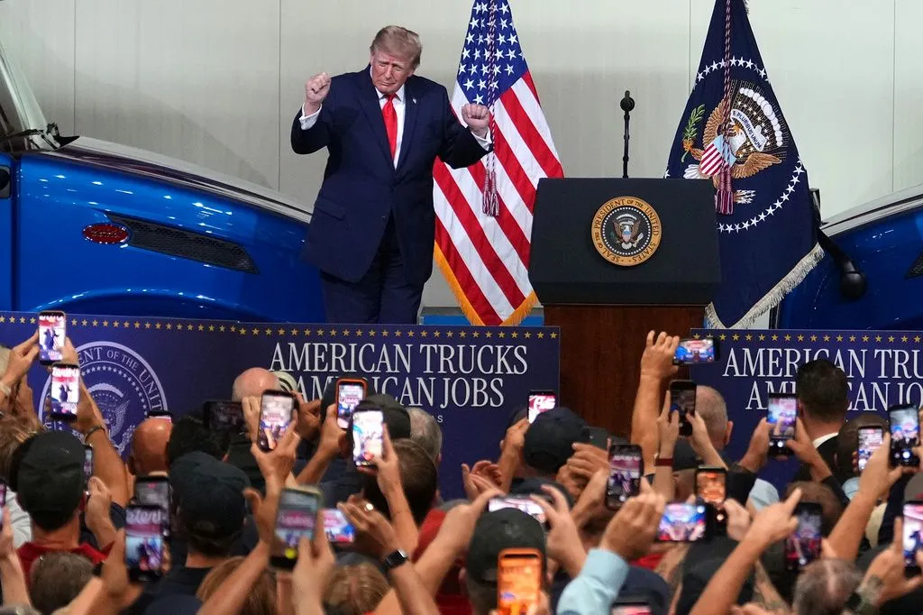 Trump rallies support for Ken Paxton in Texas campaign stop